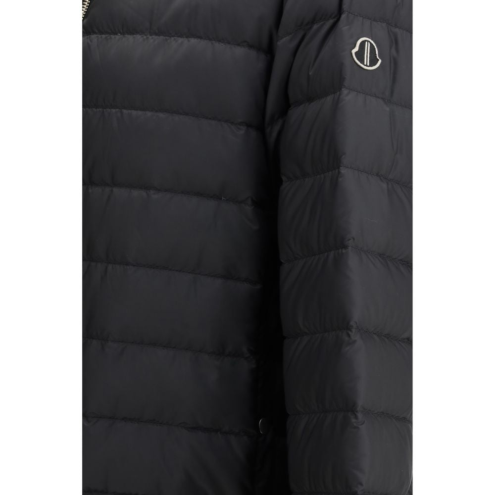 Schwarze Daunenjacke mit Reißverschluss