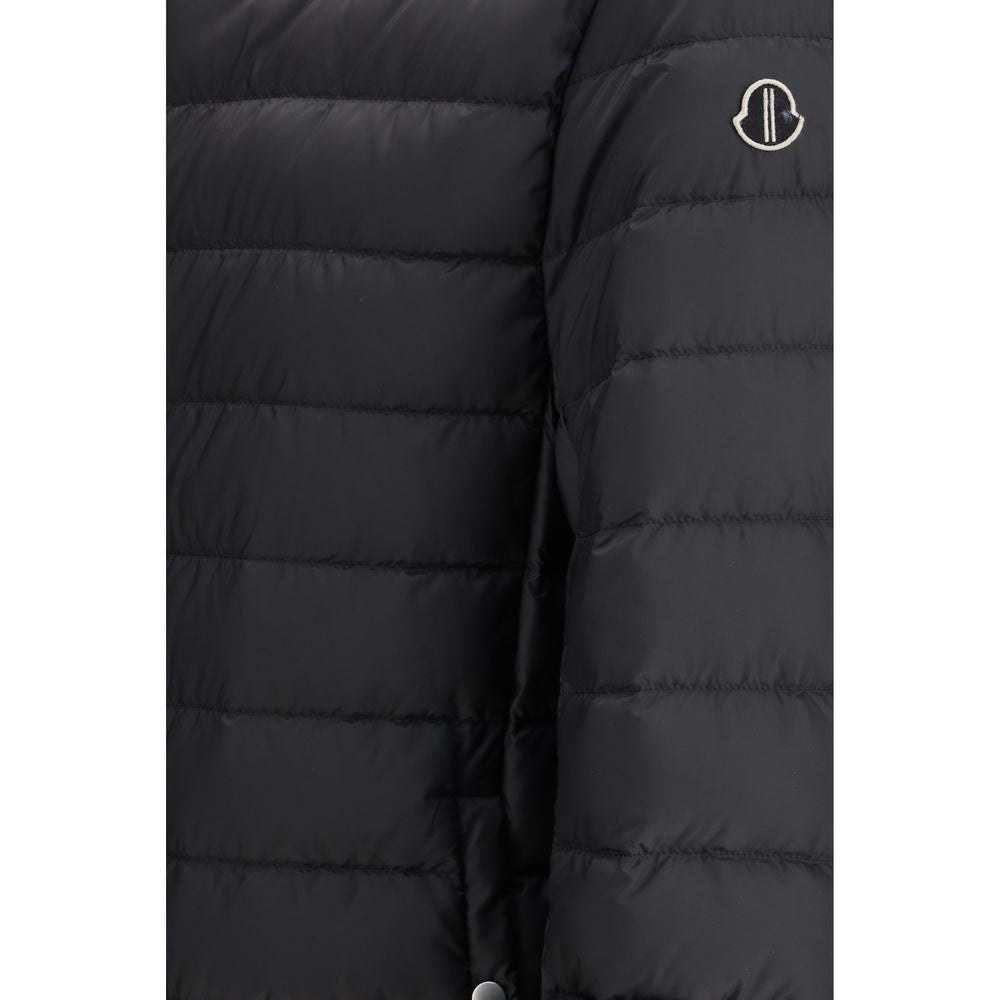 Schwarze Daunenjacke