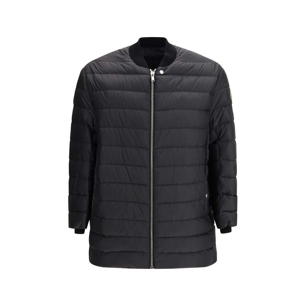 Schwarze Daunenjacke