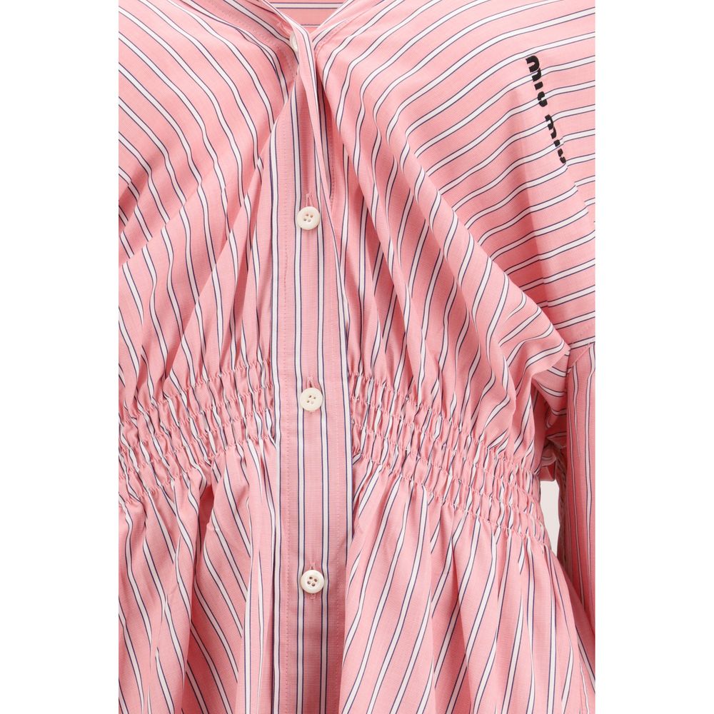 Kurzes gestreiftes Kleid