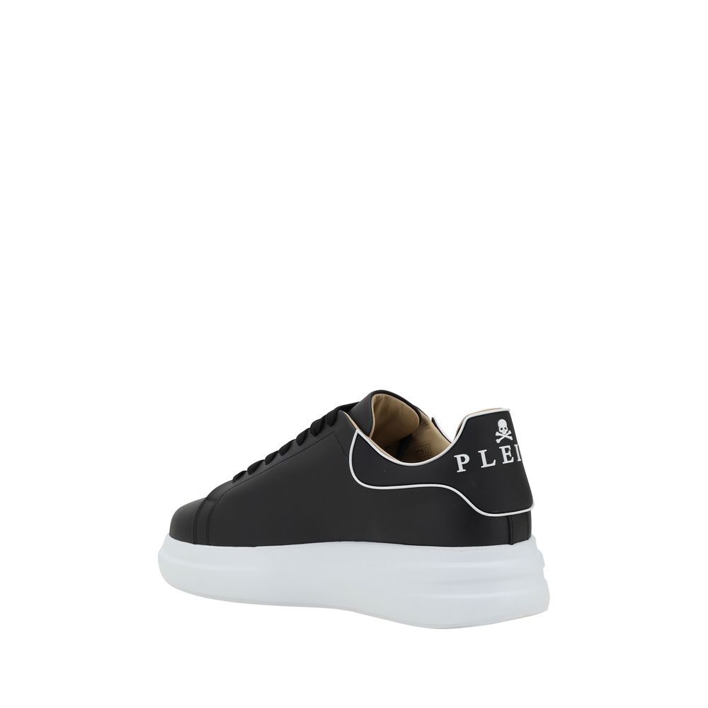 Schwarze Low-Top-Sneaker aus Gummi